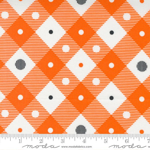 Too Cute To Spook Pumpkin Plaid 22425-14 by Me & My Sister from Moda by the yard